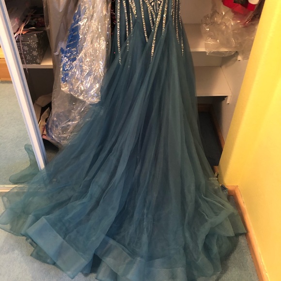 Jovani Gown - Picture 6 of 6